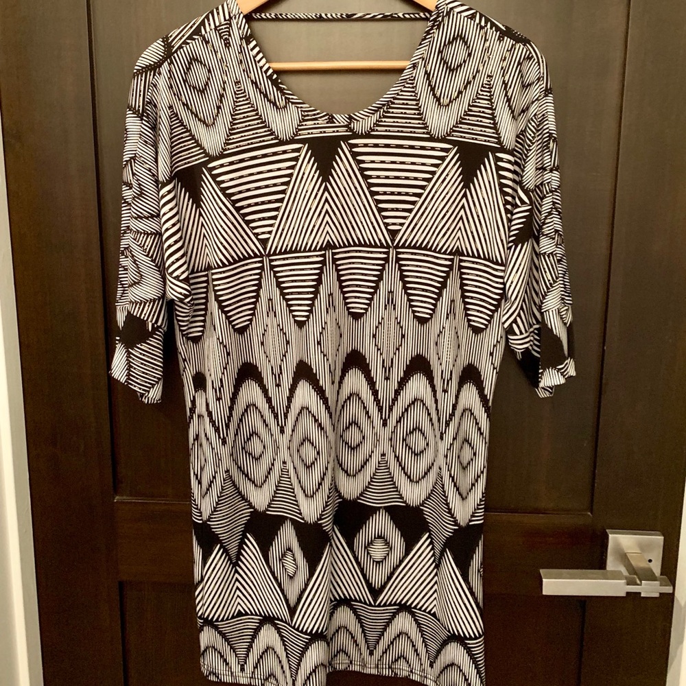 3/4 sleeves, deep open back geo pattern cute dress